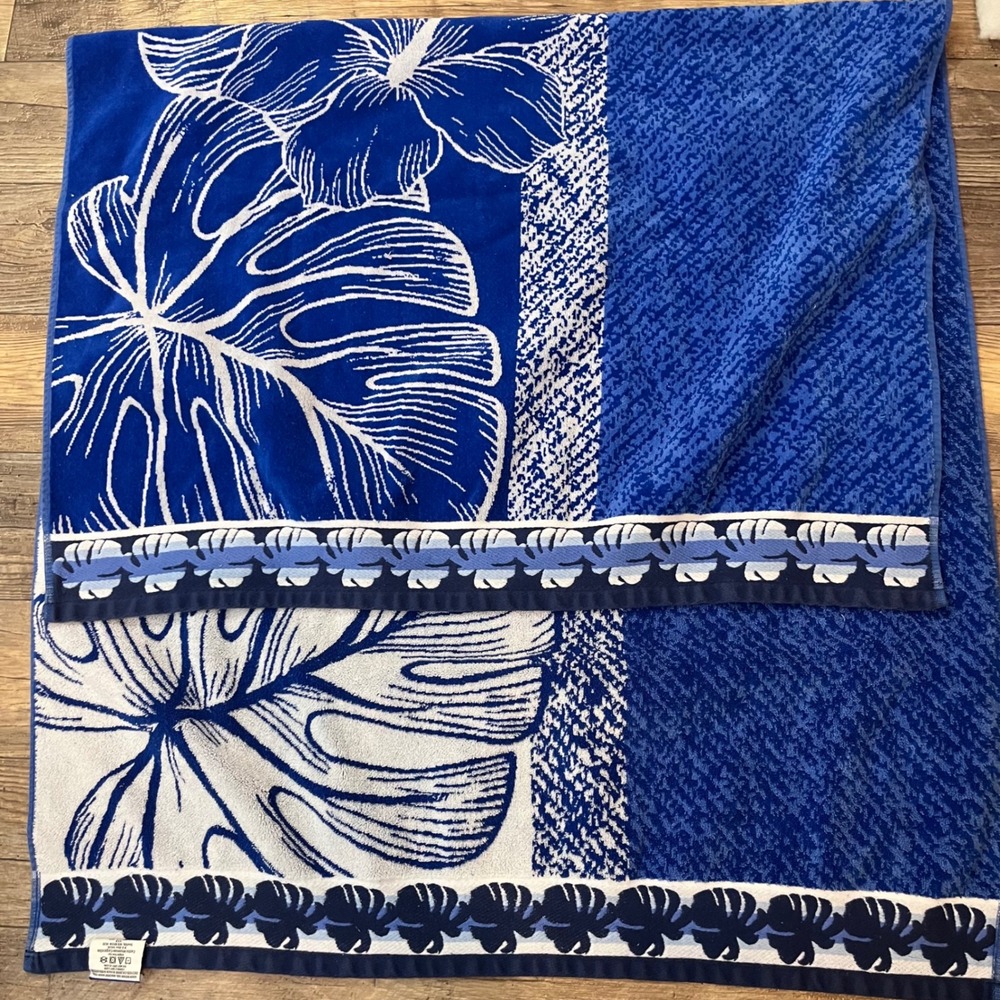 Kirkland Signature Blue Tropical Floral Beach Towel 100% Egyptian Cotton 36x68